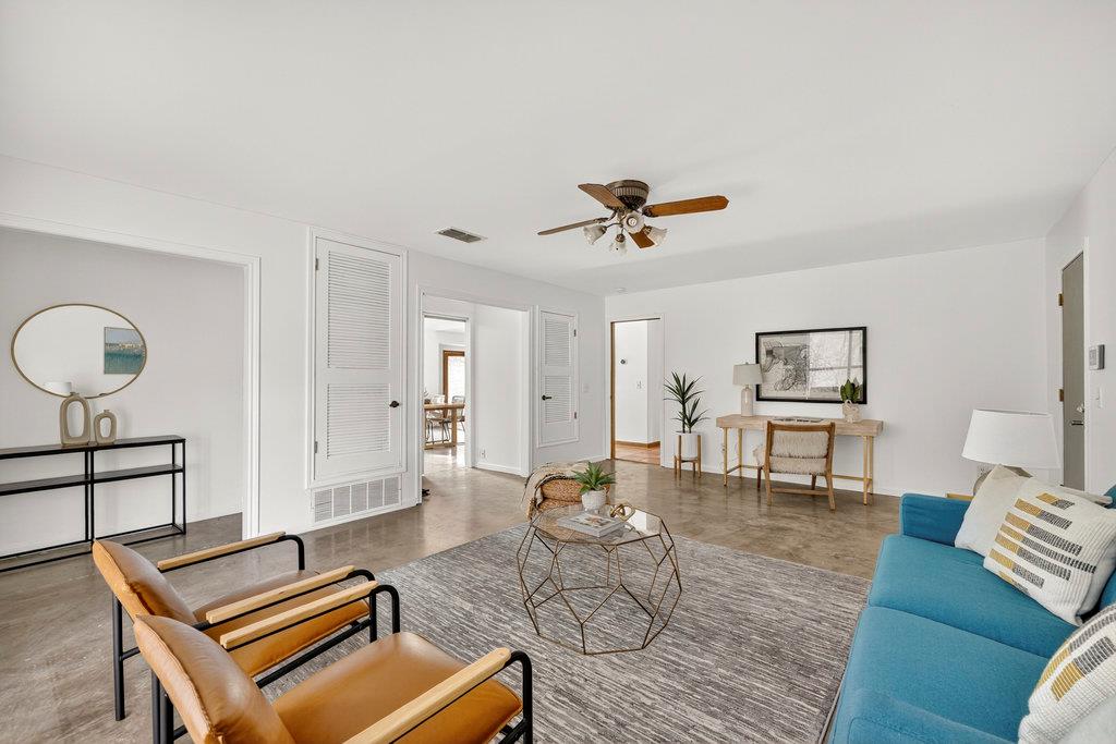 2202 Cypress PT E