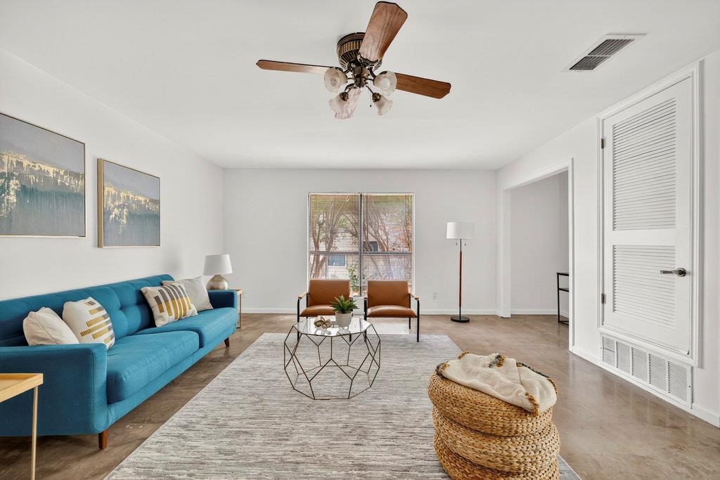 2202 Cypress PT E