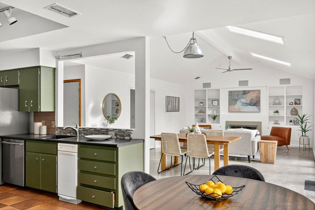 2202 Cypress PT E