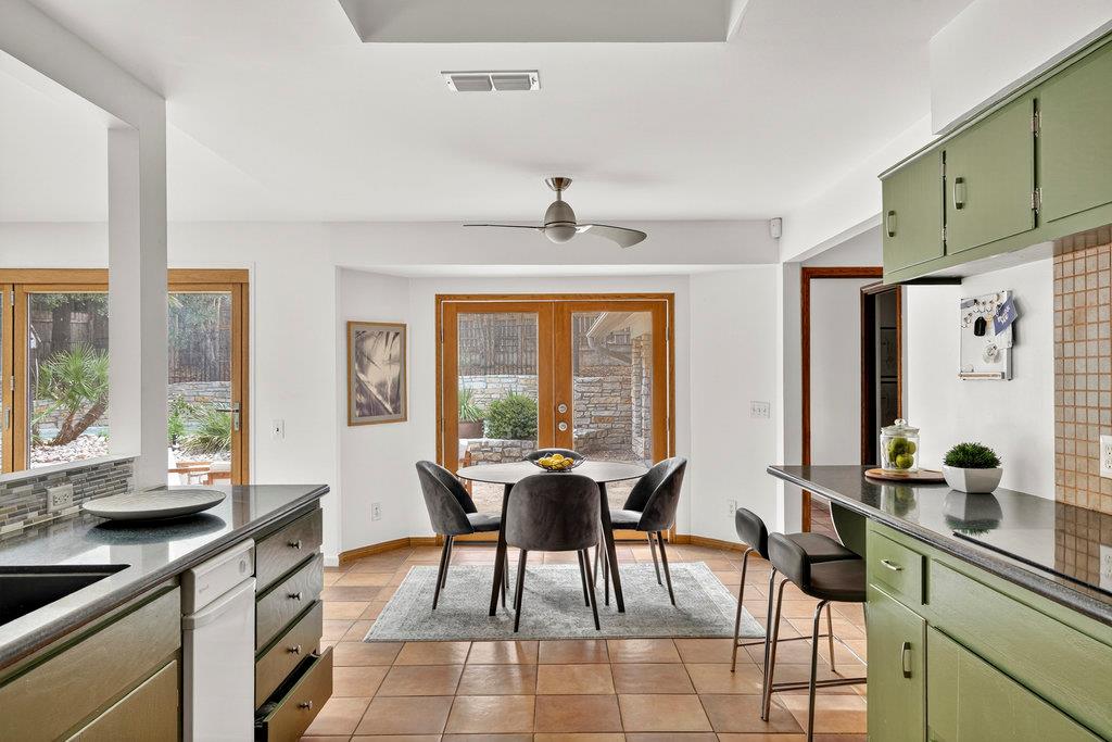 2202 Cypress PT E