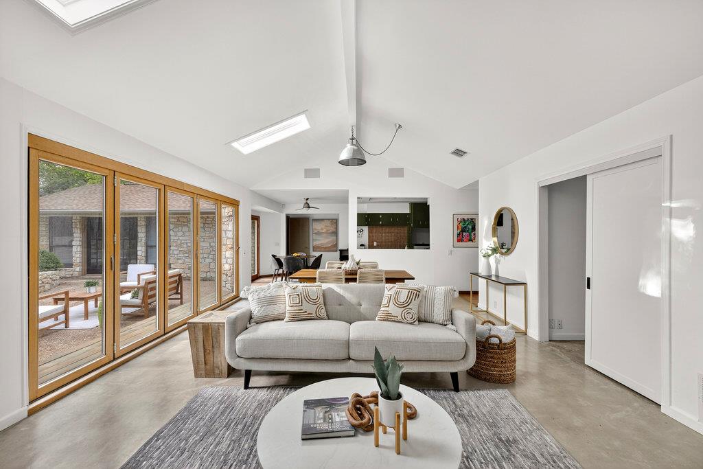 2202 Cypress PT E