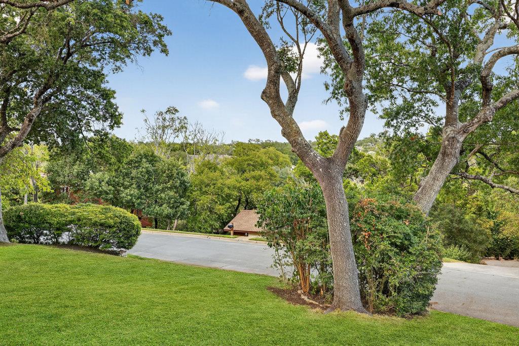 2202 Cypress PT E