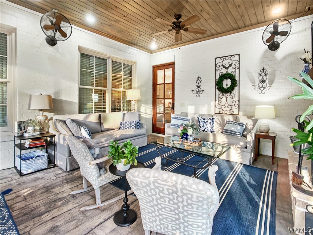 6312 Woodlands Trail Place