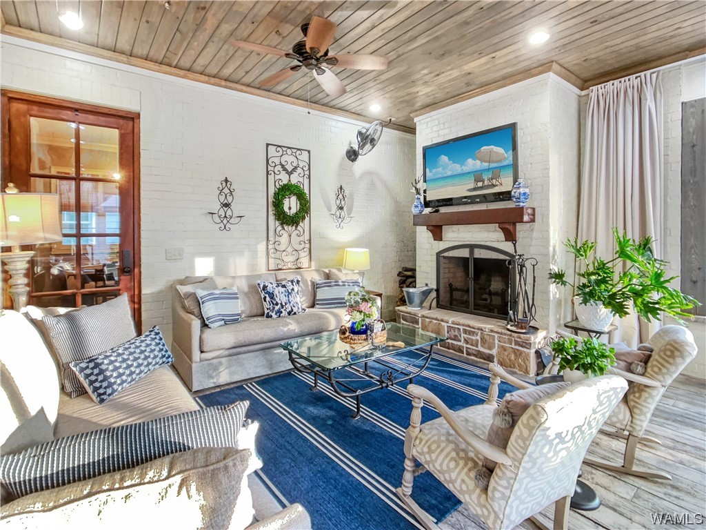 6312 Woodlands Trail Place