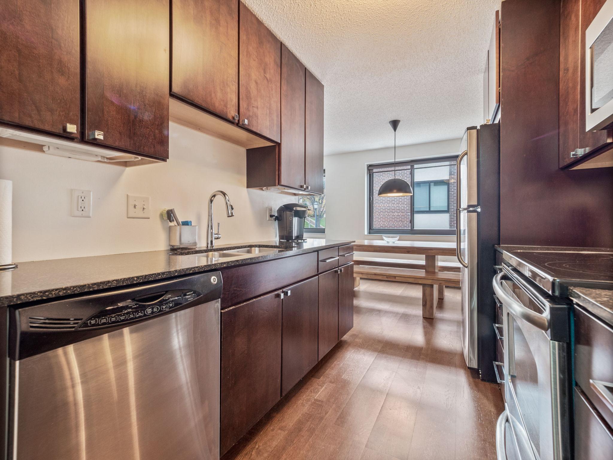 48 Groveland Terrace Unit: B302