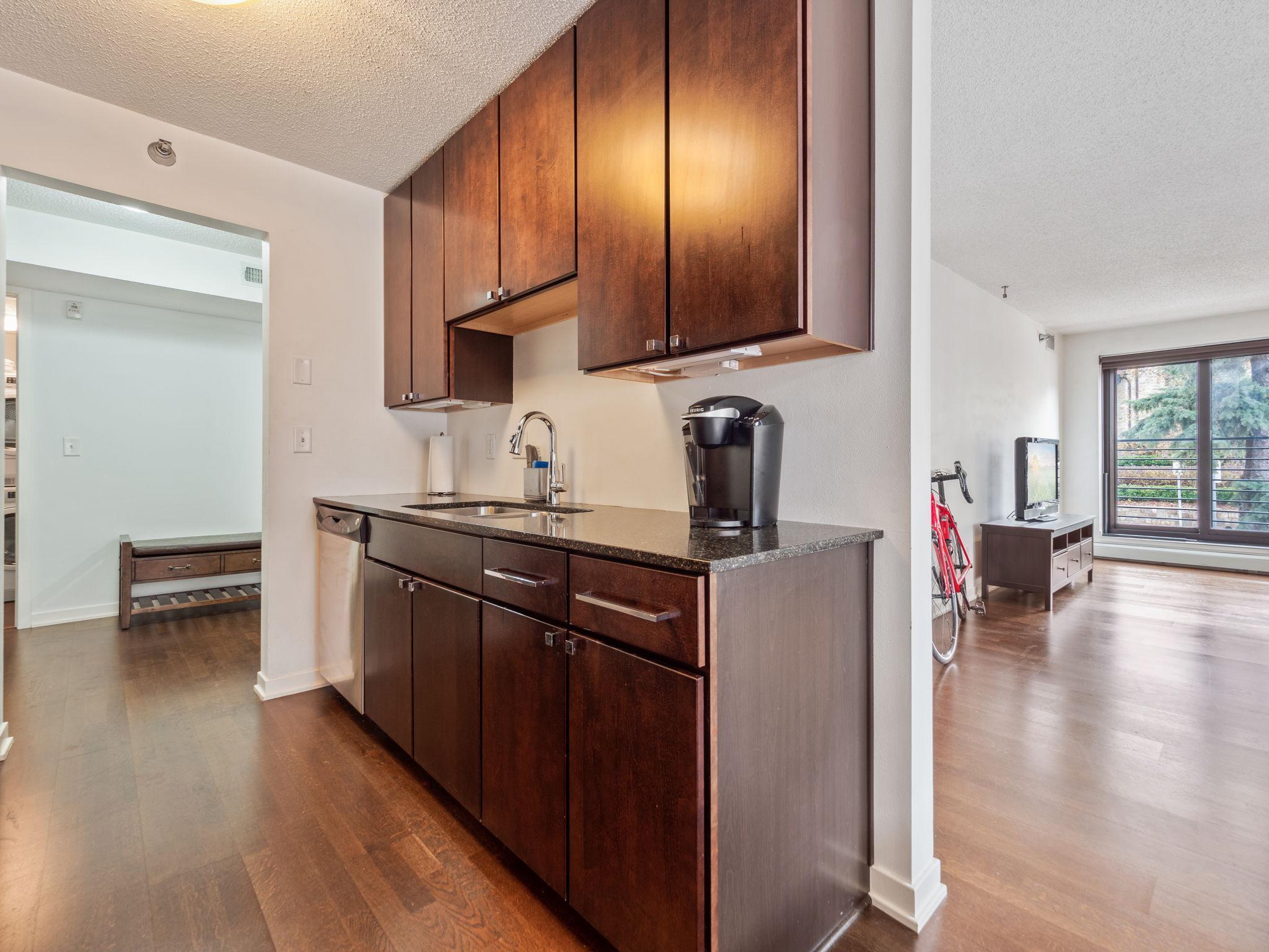 48 Groveland Terrace Unit: B302