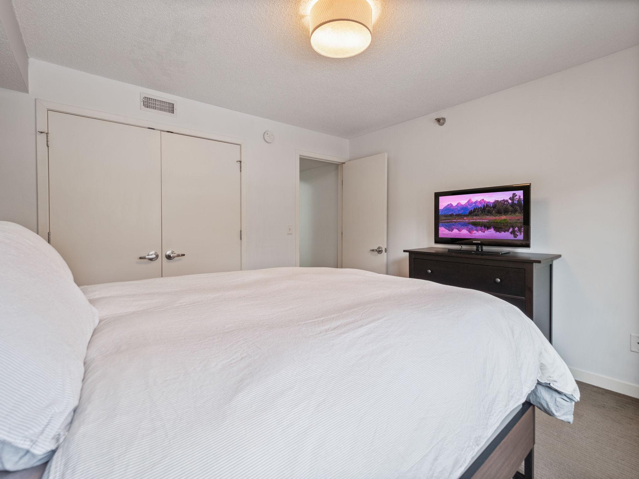 48 Groveland Terrace Unit: B302