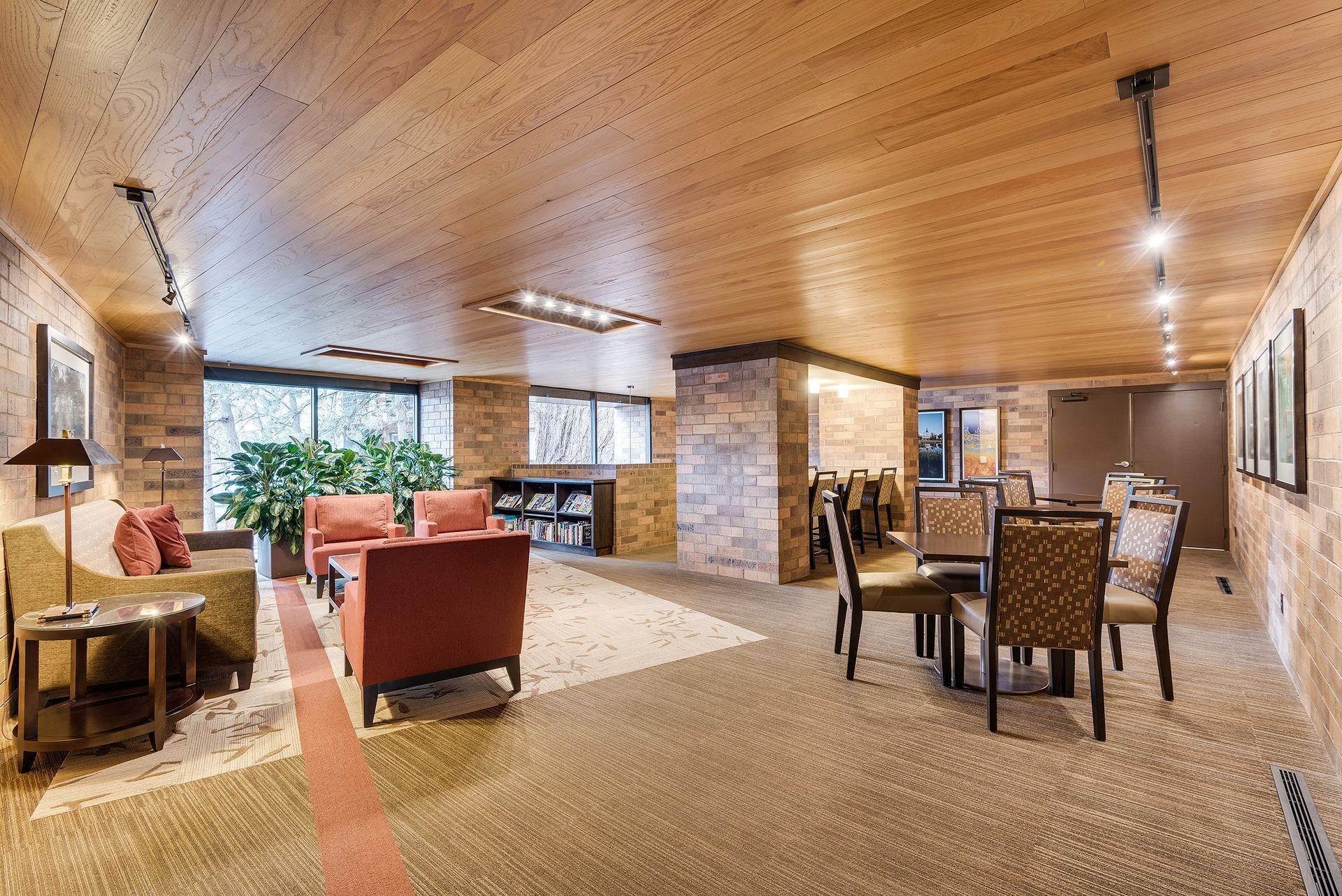 210 W Grant Street Unit: 204