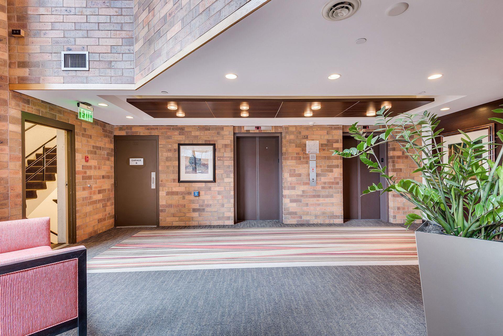 210 W Grant Street Unit: 204