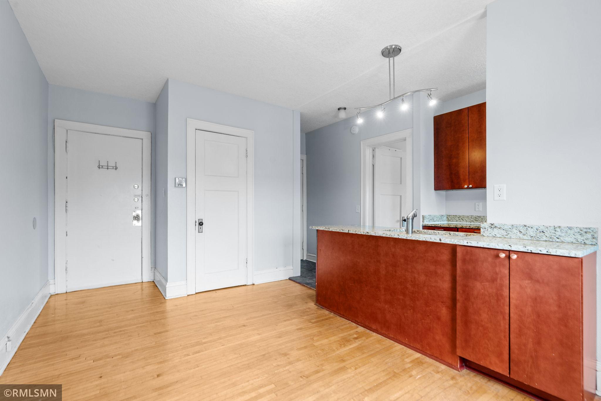 2881 Irving Avenue S Unit: 305