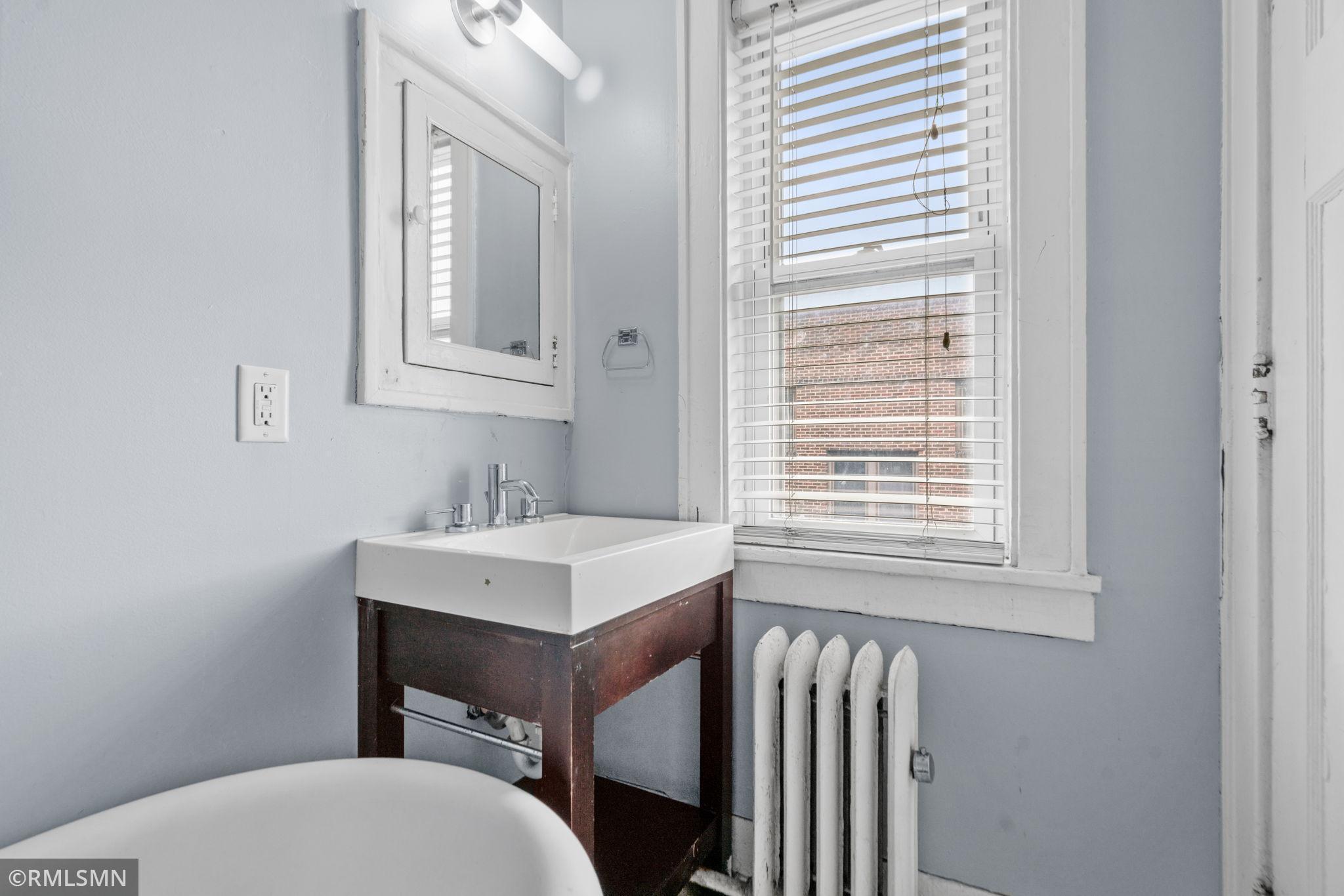 2881 Irving Avenue S Unit: 305