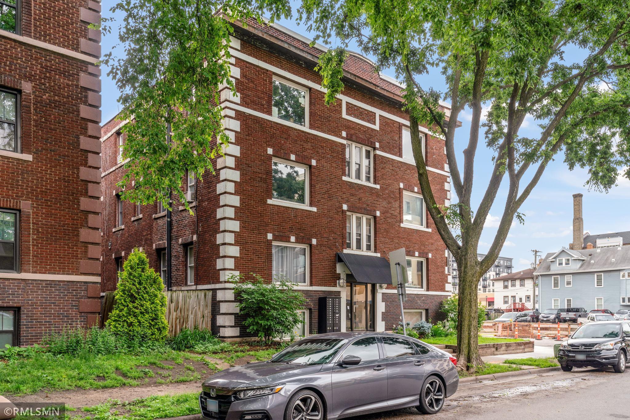 2881 Irving Avenue S Unit: 305