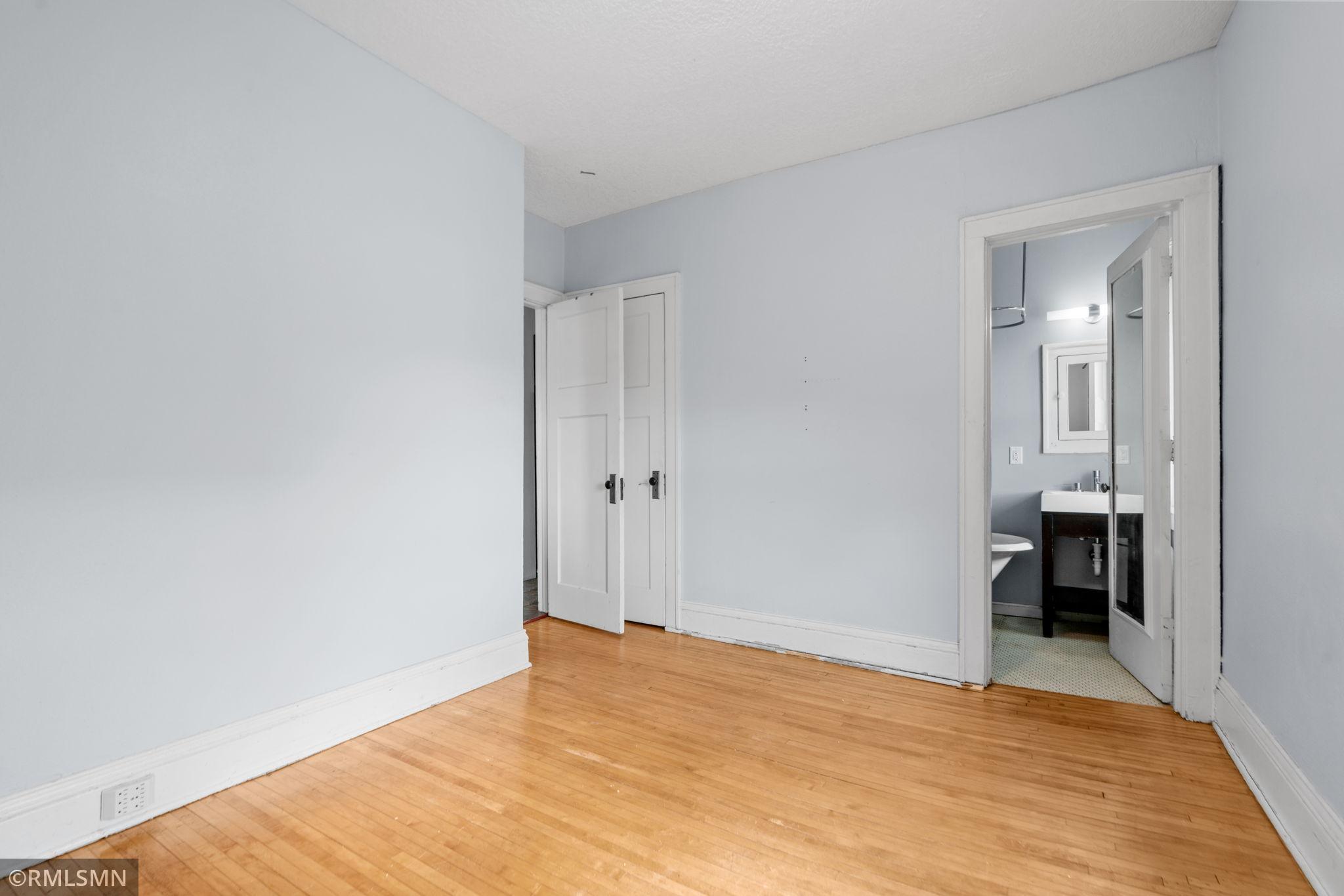 2881 Irving Avenue S Unit: 305