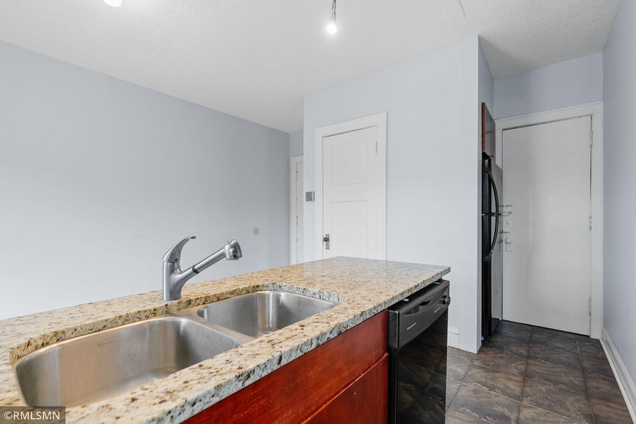 2881 Irving Avenue S Unit: 305