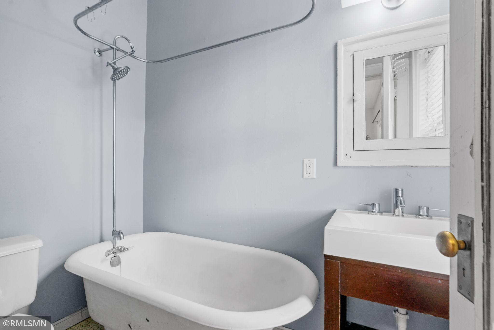 2881 Irving Avenue S Unit: 305