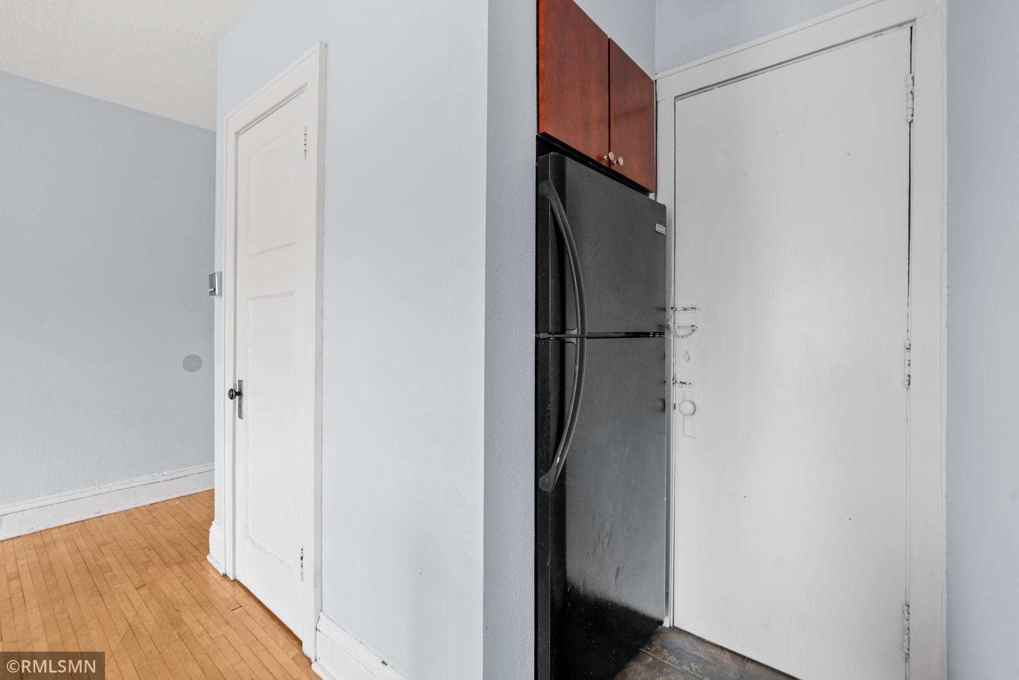 2881 Irving Avenue S Unit: 305