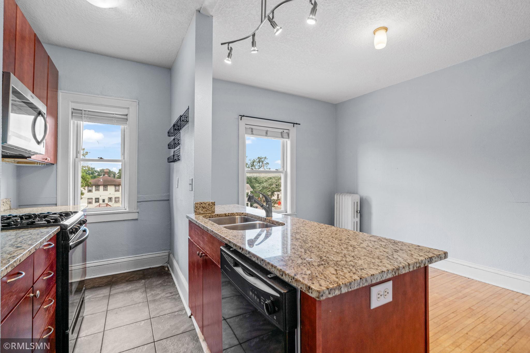 2881 Irving Avenue S Unit: 305