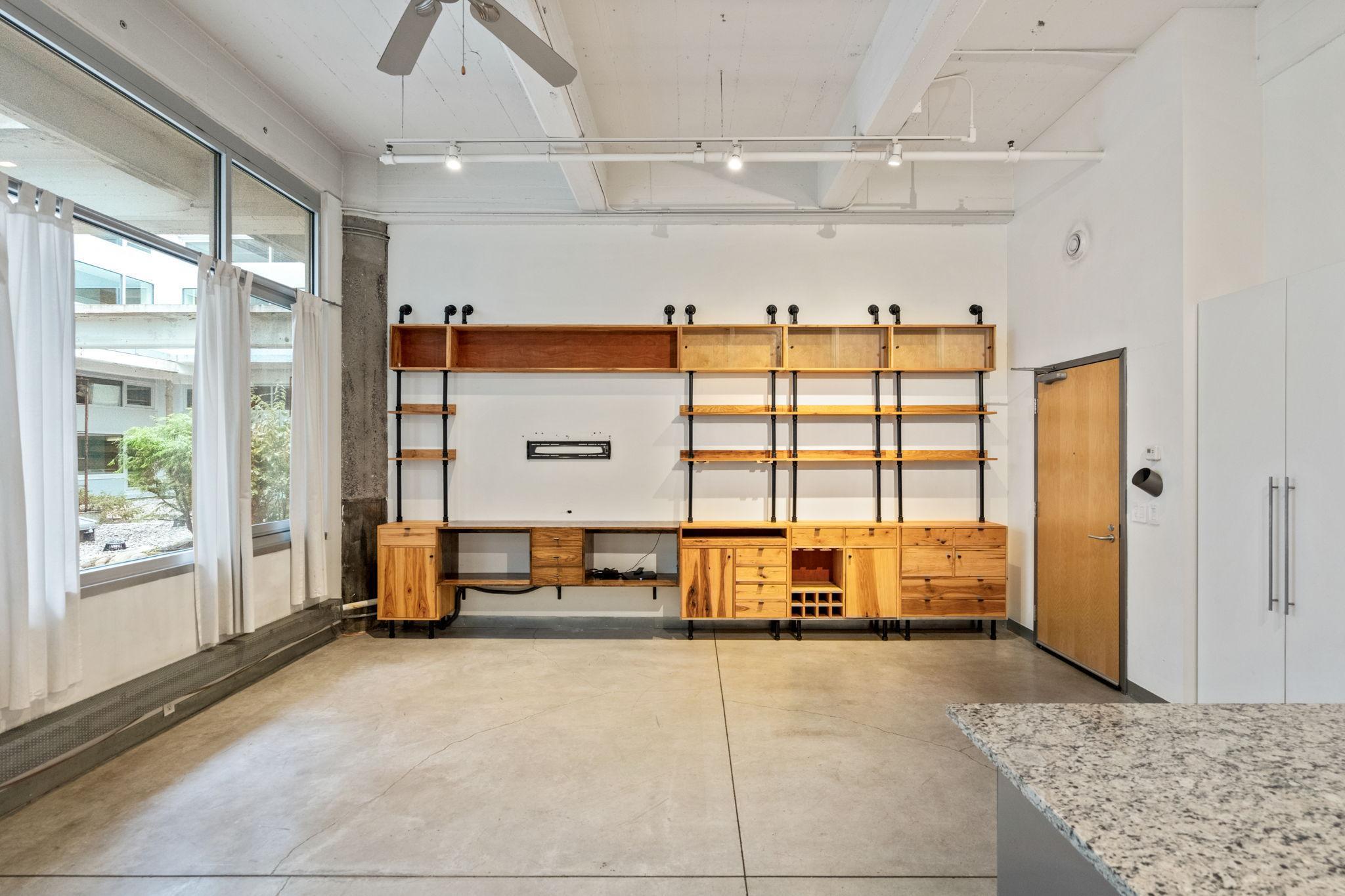 700 Washington Avenue N Unit: 313