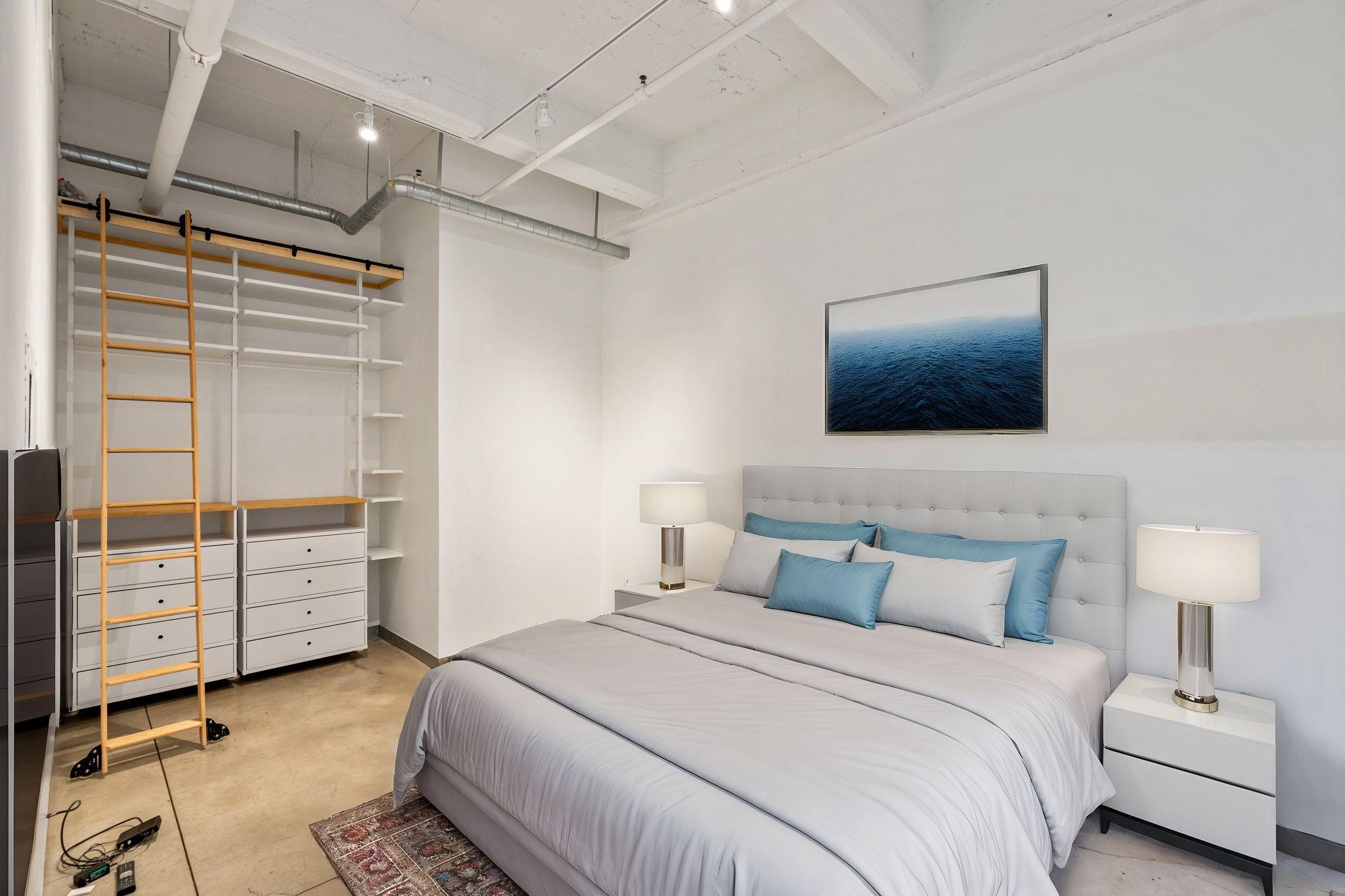 700 Washington Avenue N Unit: 313