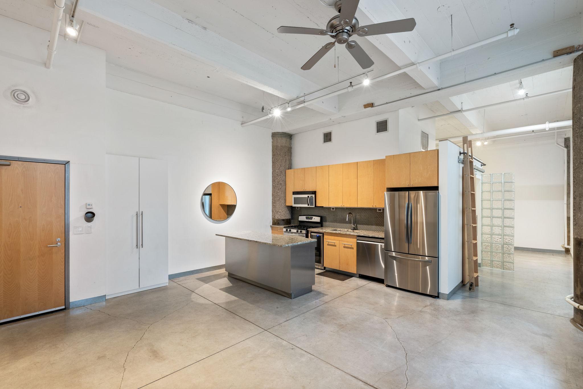 700 Washington Avenue N Unit: 313