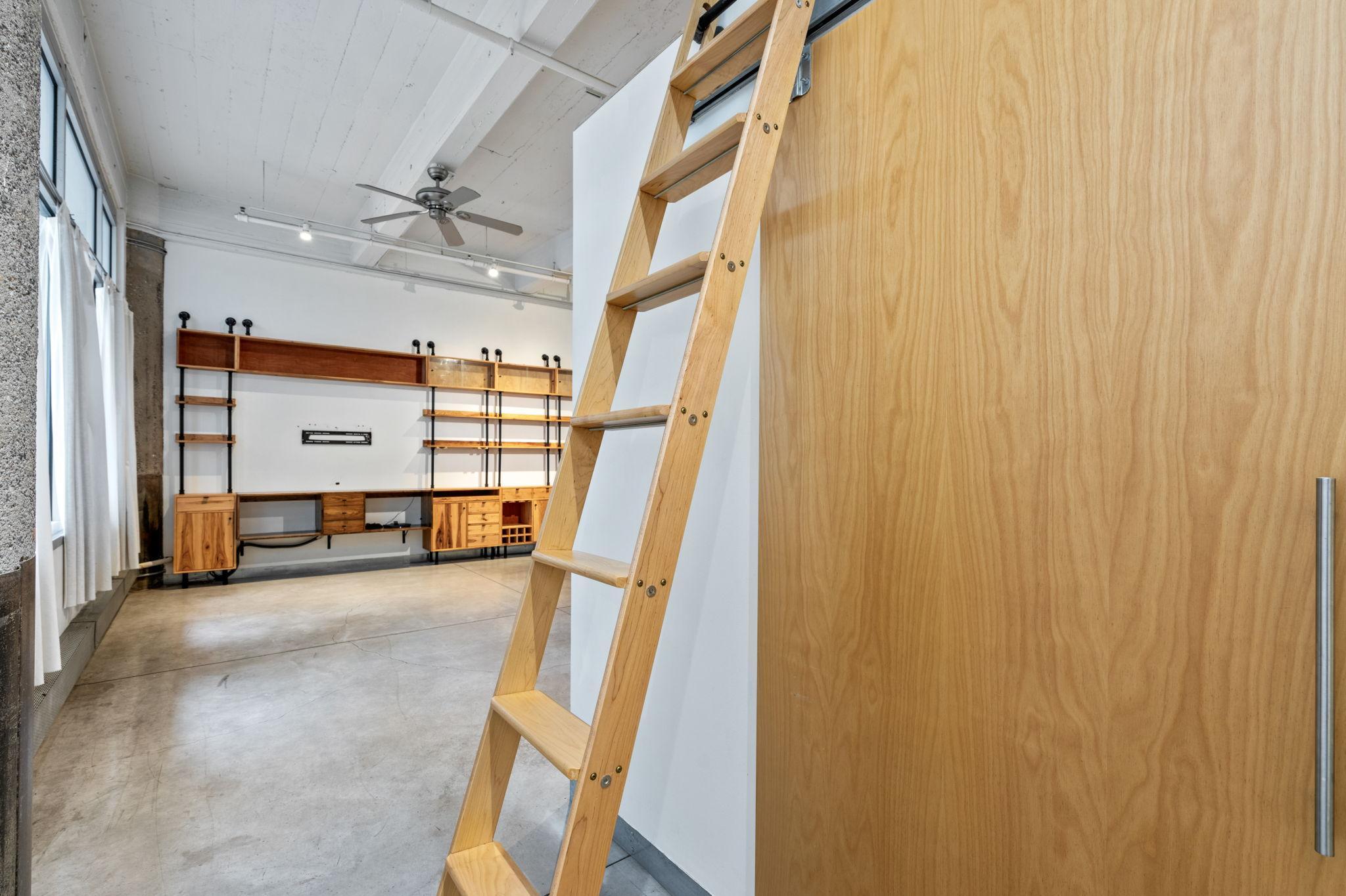 700 Washington Avenue N Unit: 313