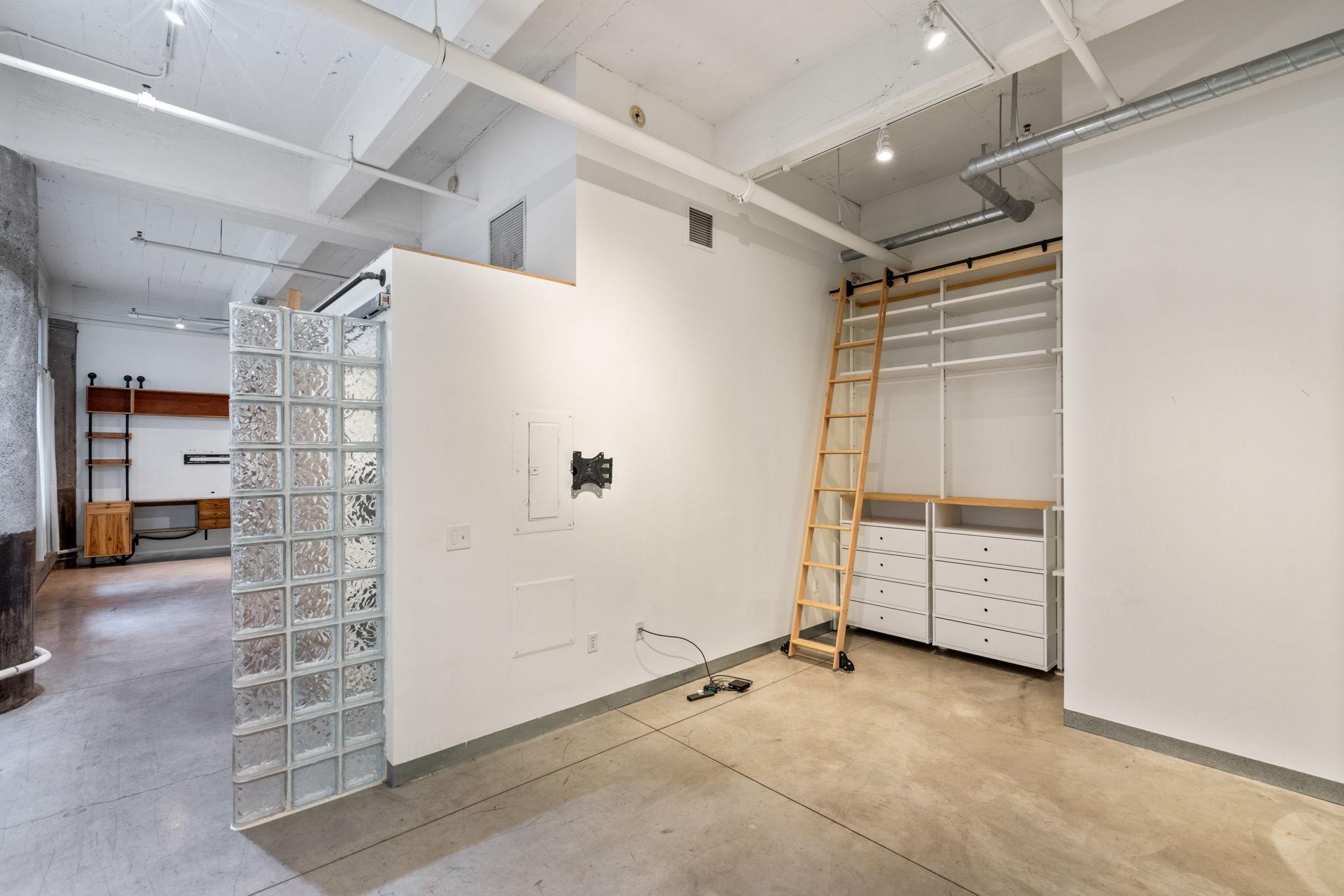 700 Washington Avenue N Unit: 313