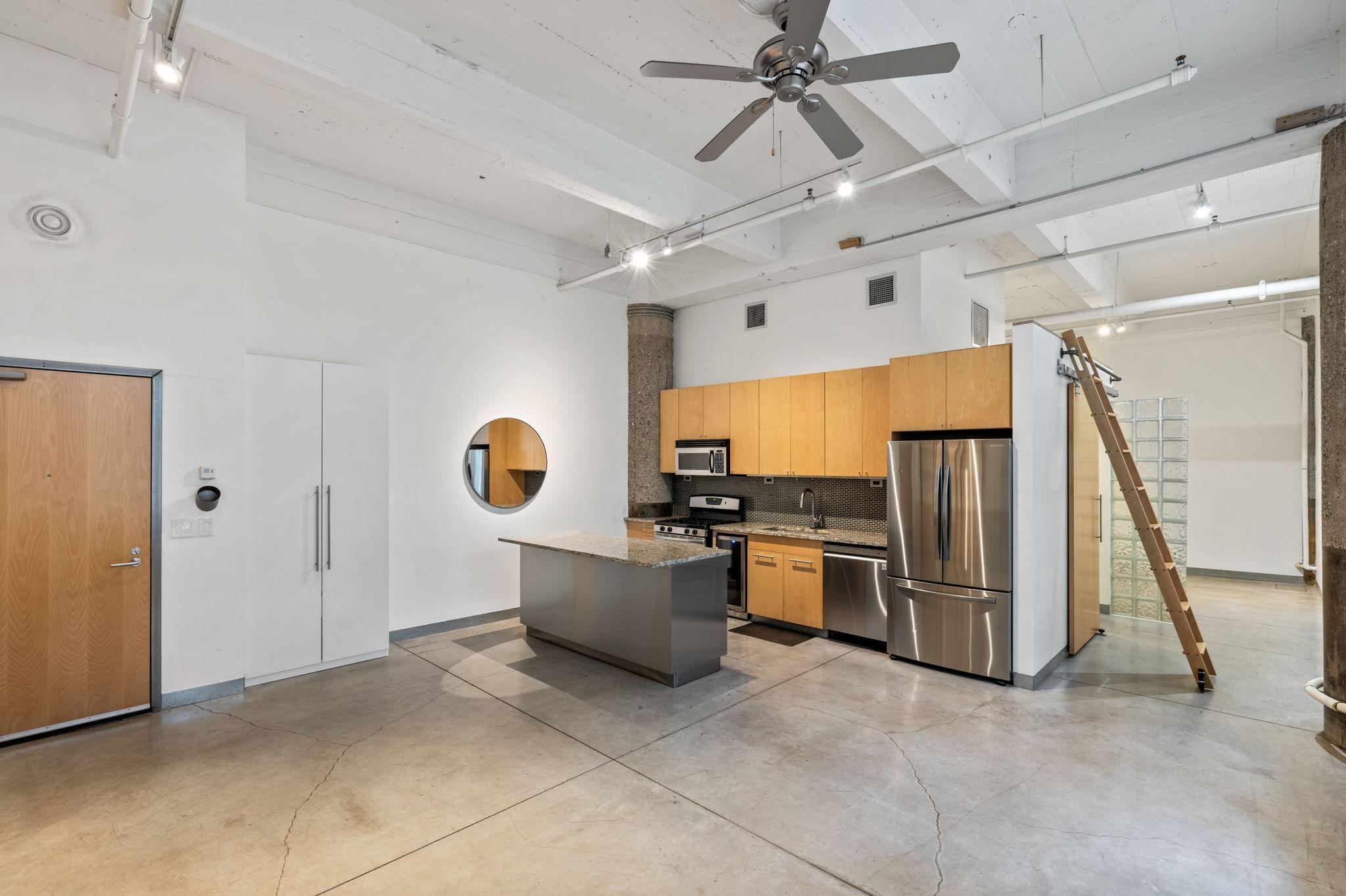 700 Washington Avenue N Unit: 313
