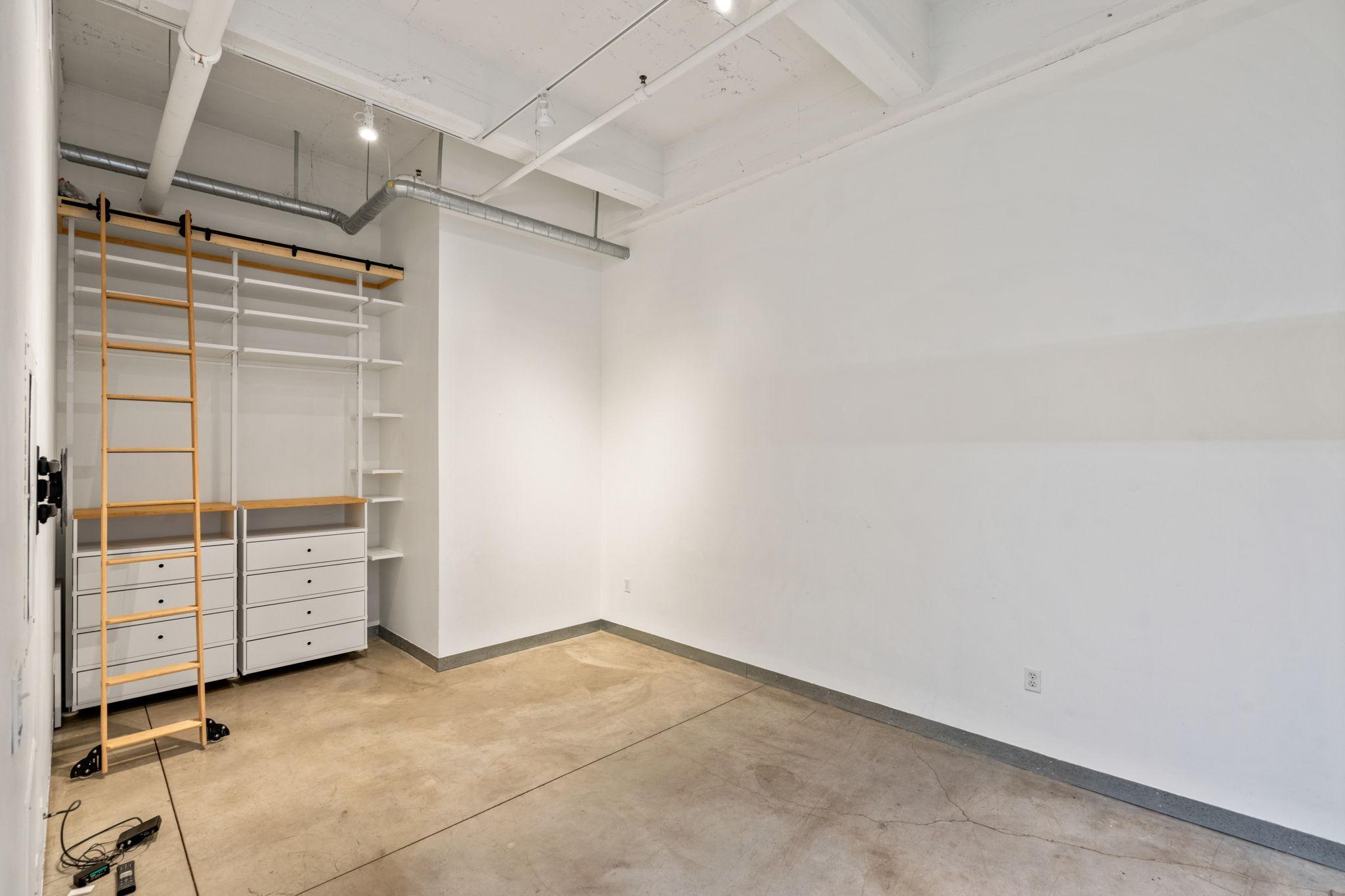700 Washington Avenue N Unit: 313