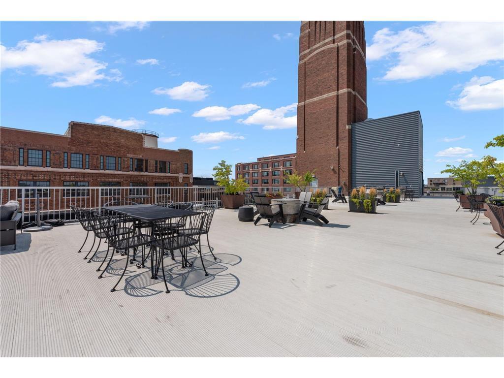 700 Washington Avenue N Unit: 204
