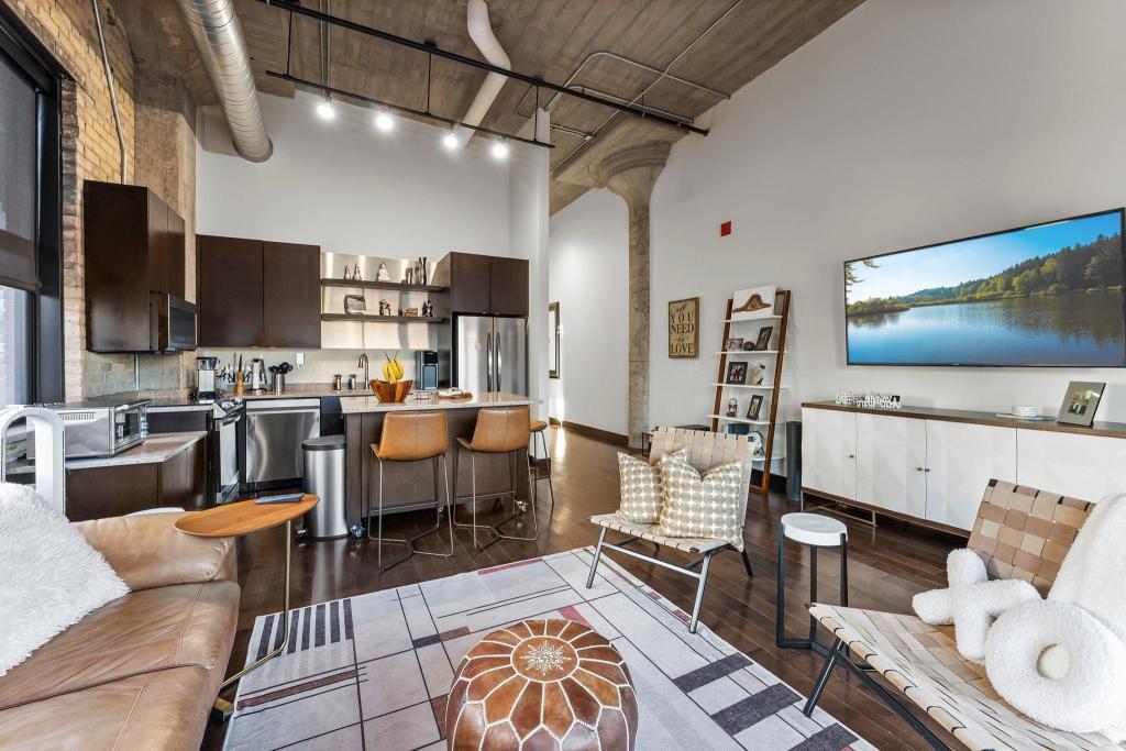 618 Washington Ave N Unit: 601