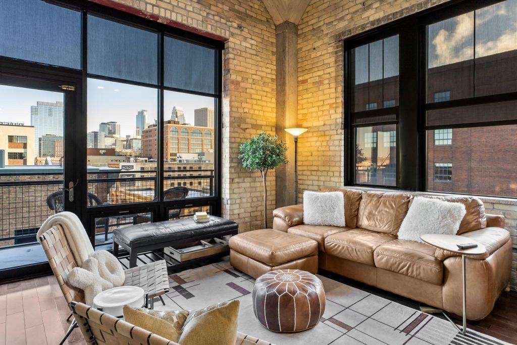 618 Washington Ave N Unit: 601