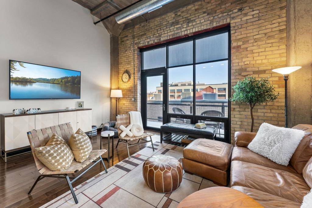 618 Washington Ave N Unit: 601