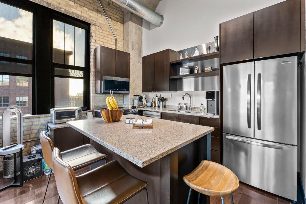 618 Washington Ave N Unit: 601