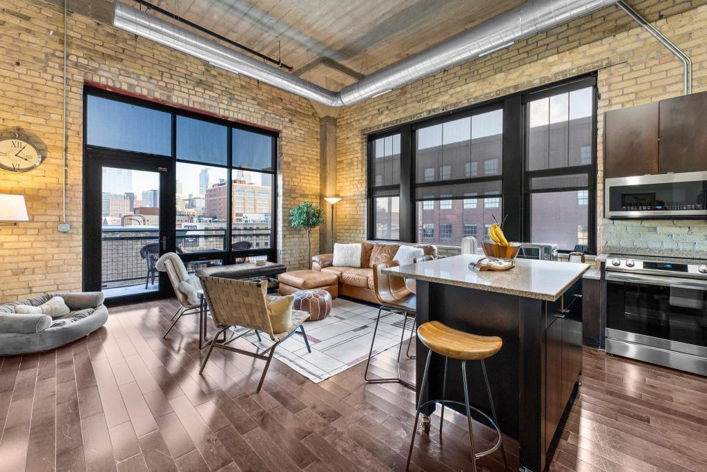 618 Washington Ave N Unit: 601