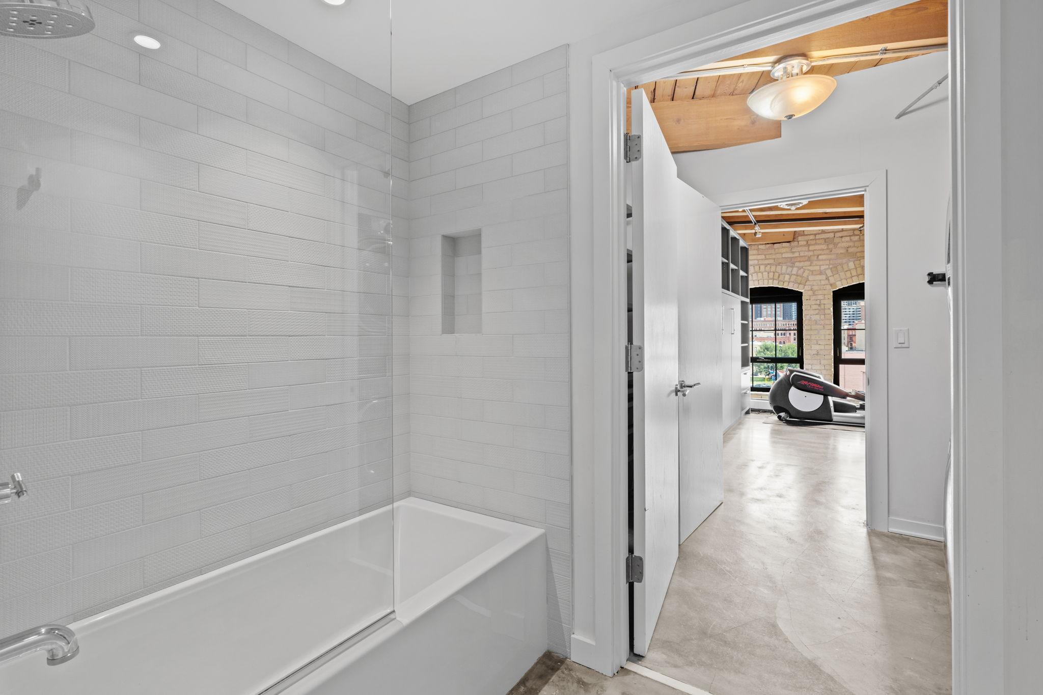 404 Washington Avenue N Unit: 506