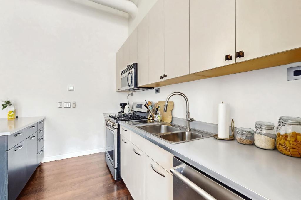 700 Washington Ave N Unit: 617