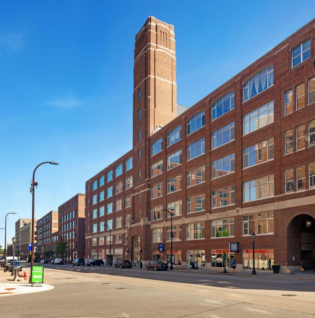 700 Washington Ave N Unit: 617