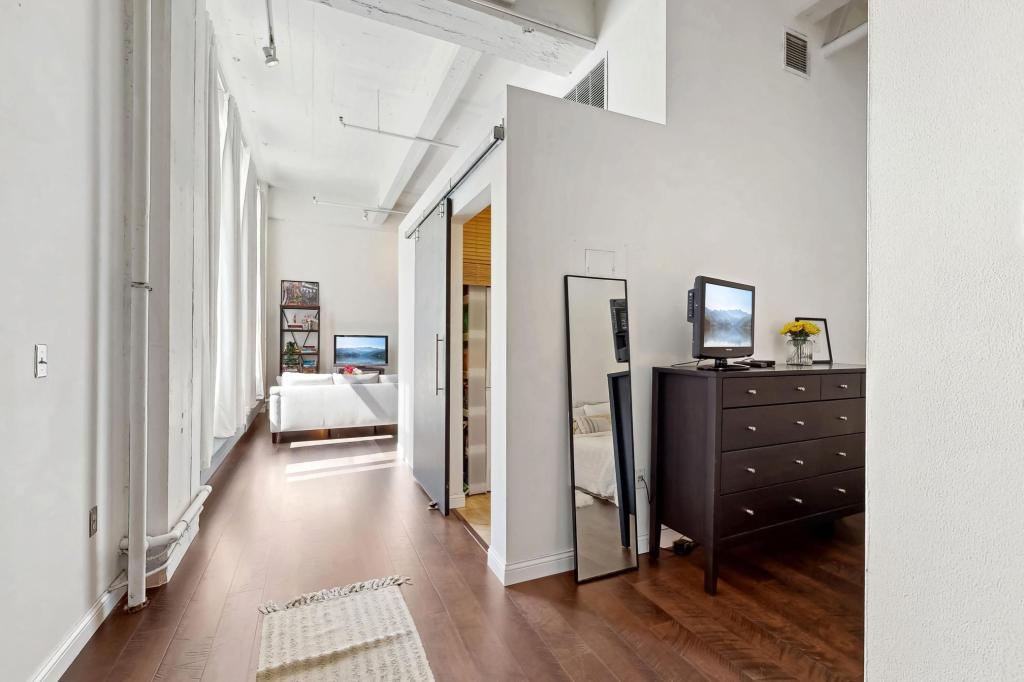 700 Washington Ave N Unit: 617