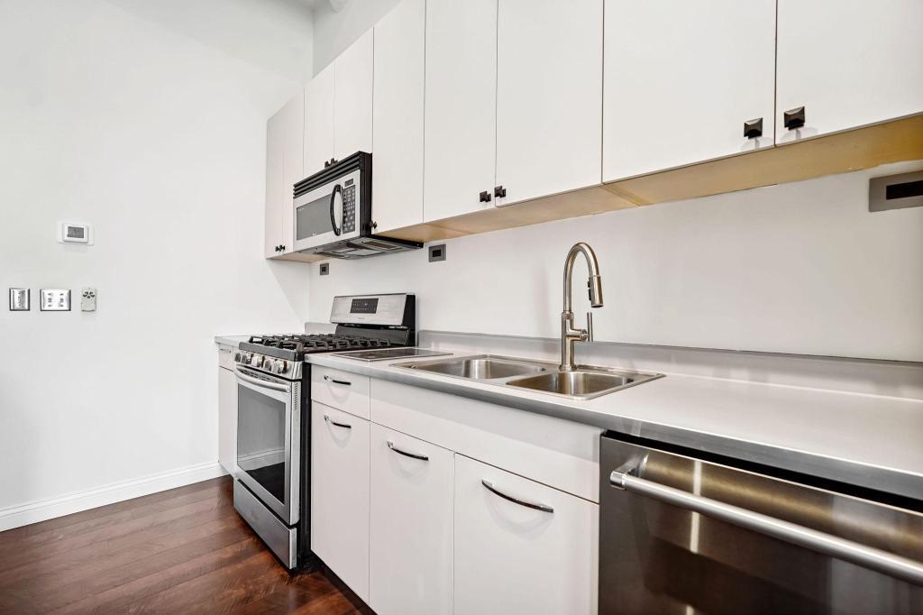 700 Washington Ave N Unit: 617