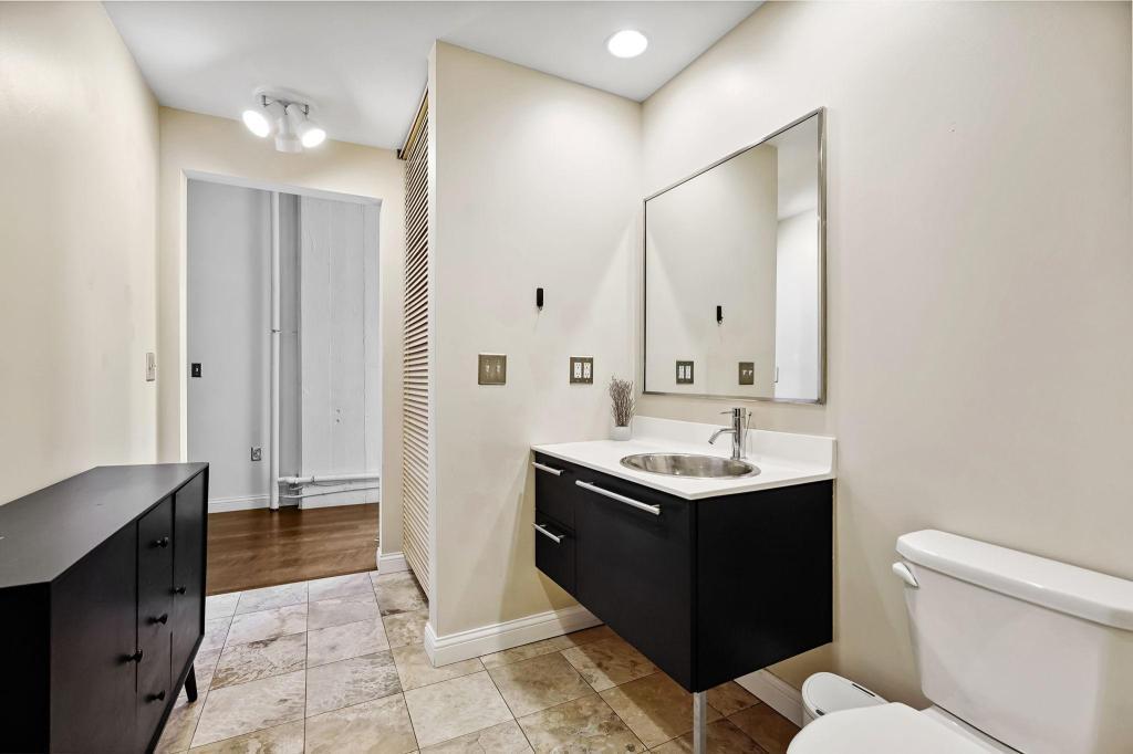 700 Washington Ave N Unit: 617