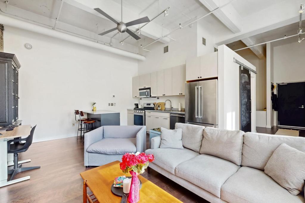 700 Washington Ave N Unit: 617
