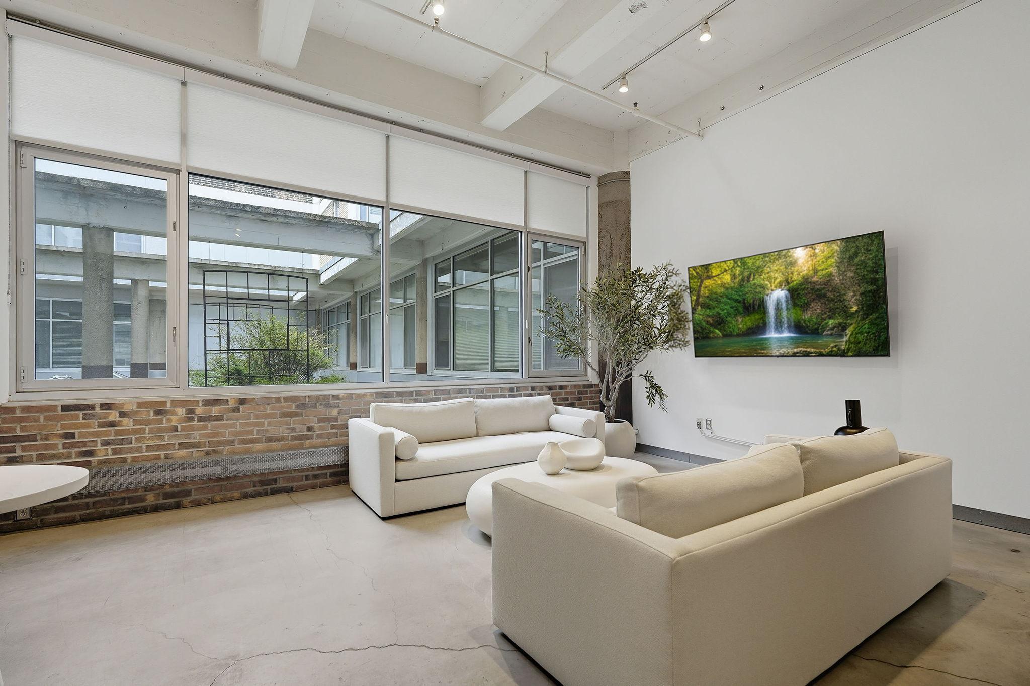 700 Washington Avenue N Unit: 319