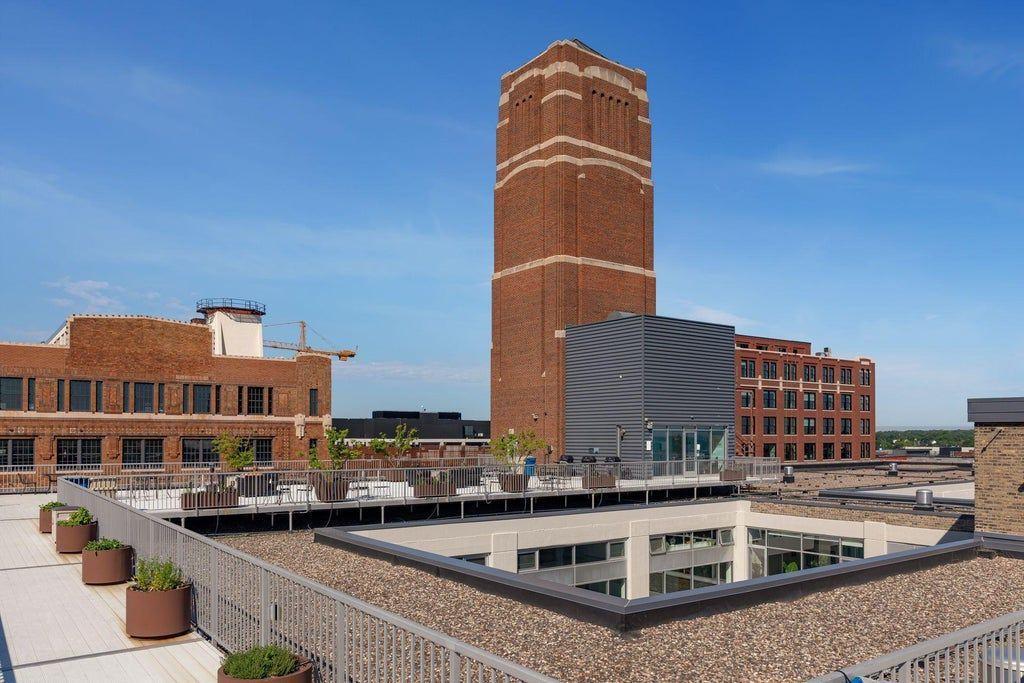 700 Washington Avenue N Unit: 319