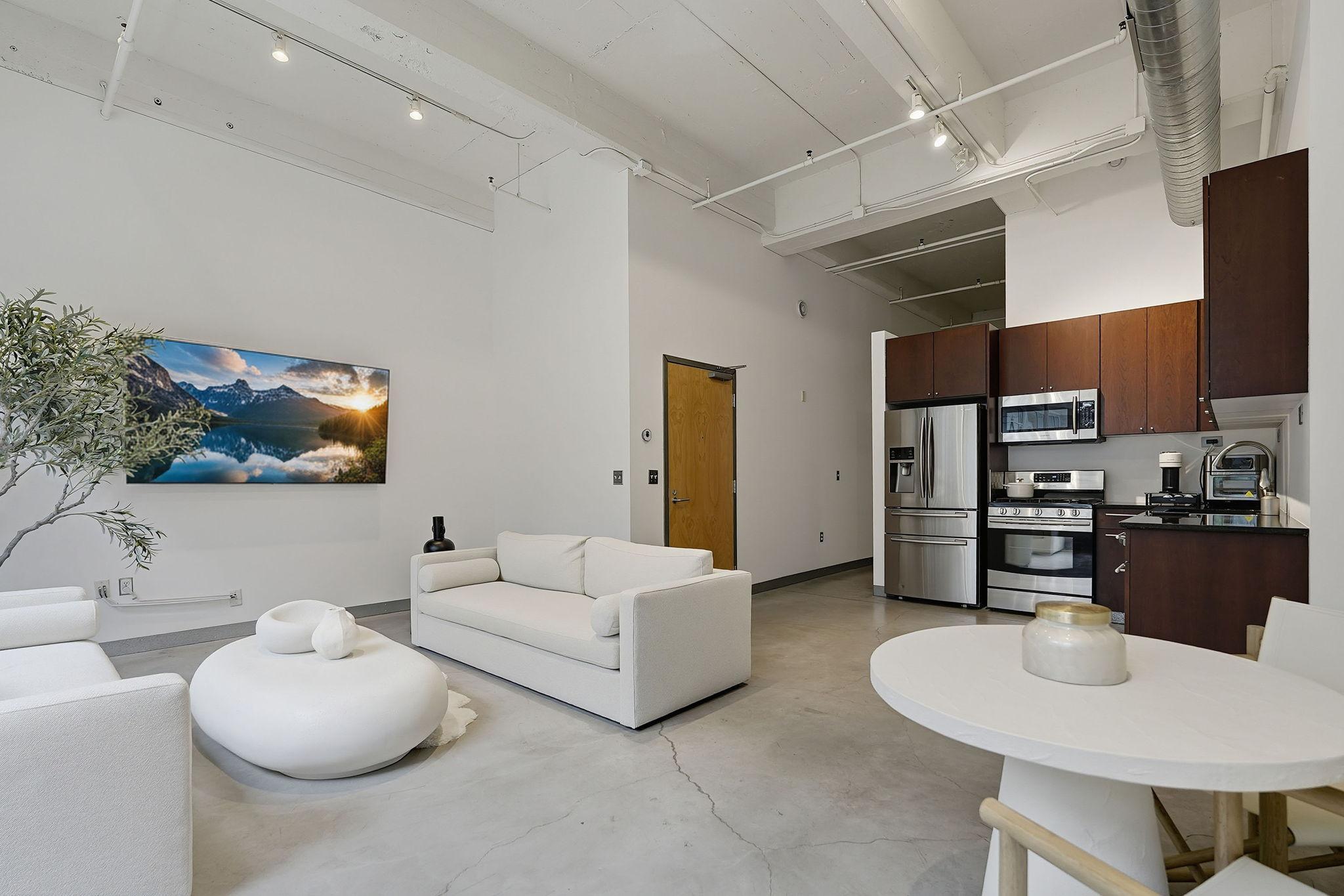 700 Washington Avenue N Unit: 319