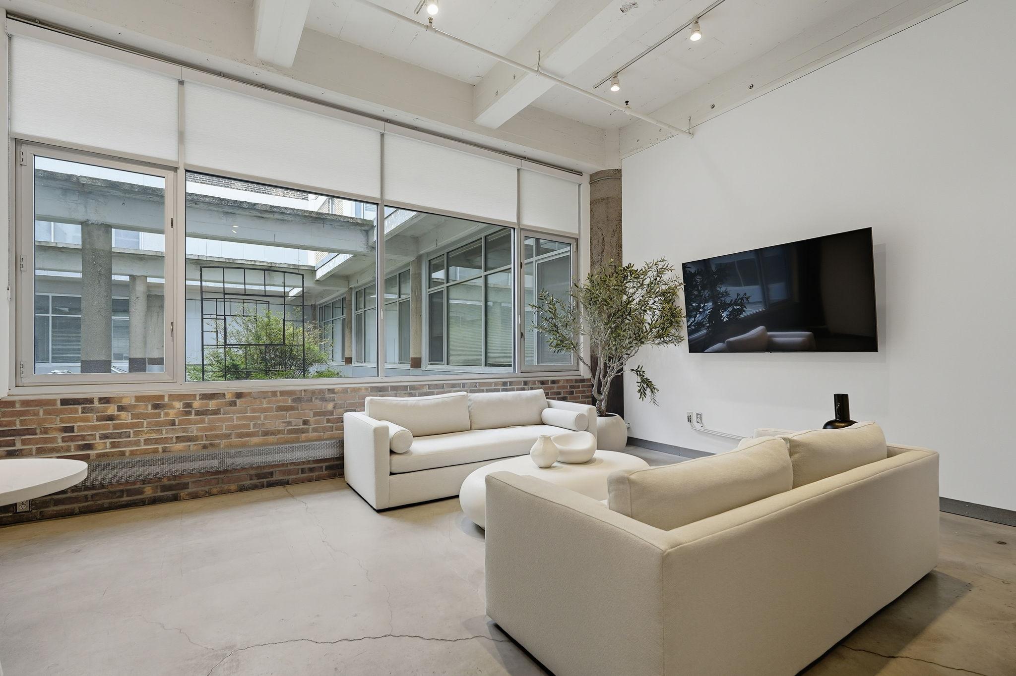 700 Washington Avenue N Unit: 319