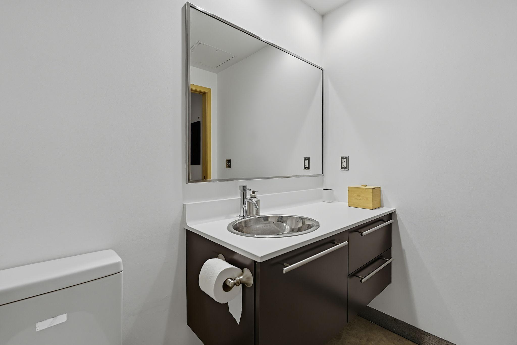 700 Washington Avenue N Unit: 319