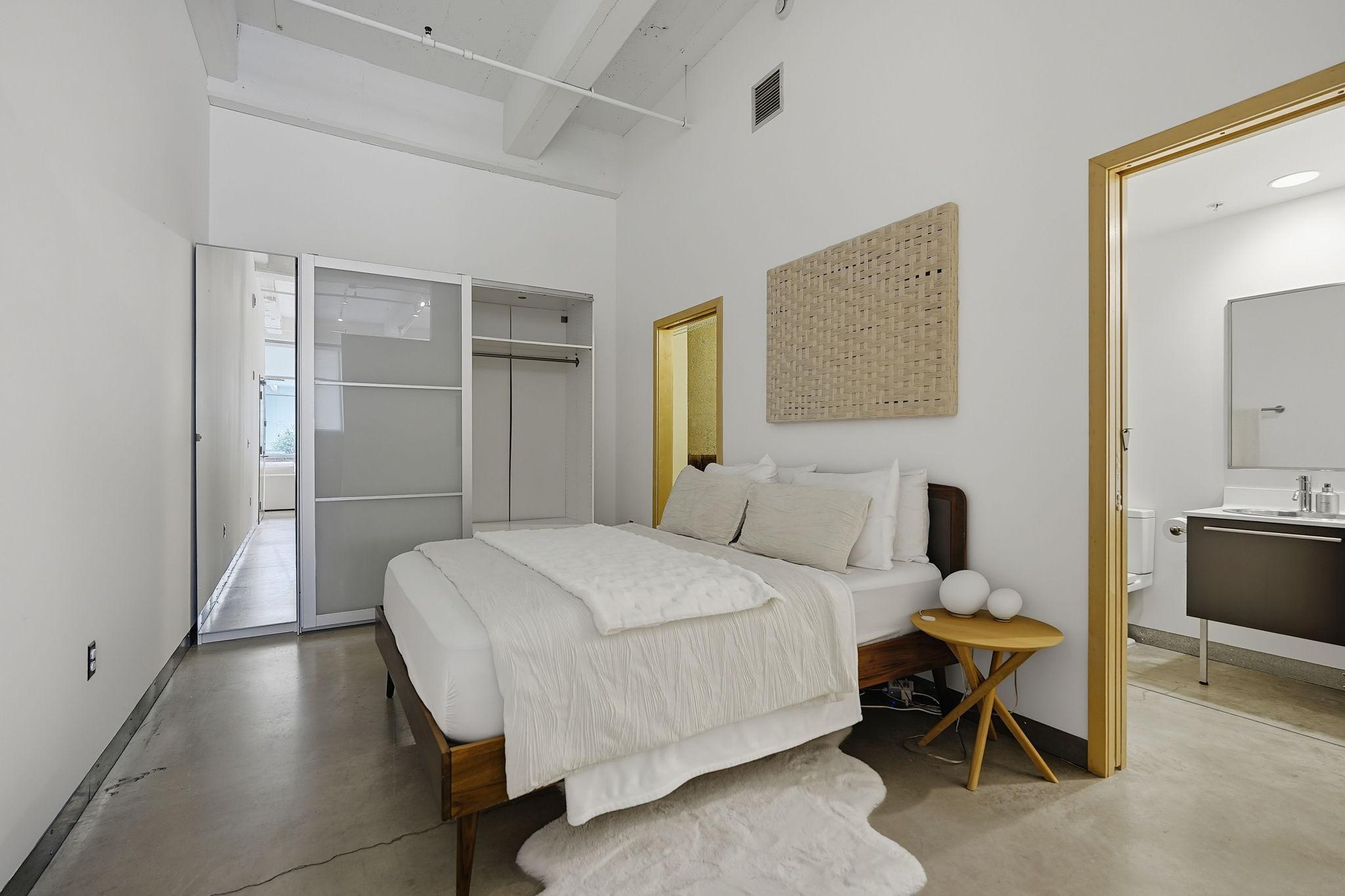 700 Washington Avenue N Unit: 319