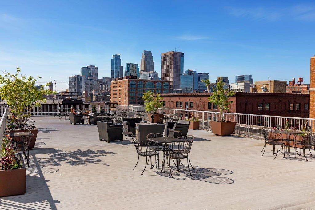 700 Washington Avenue N Unit: 319