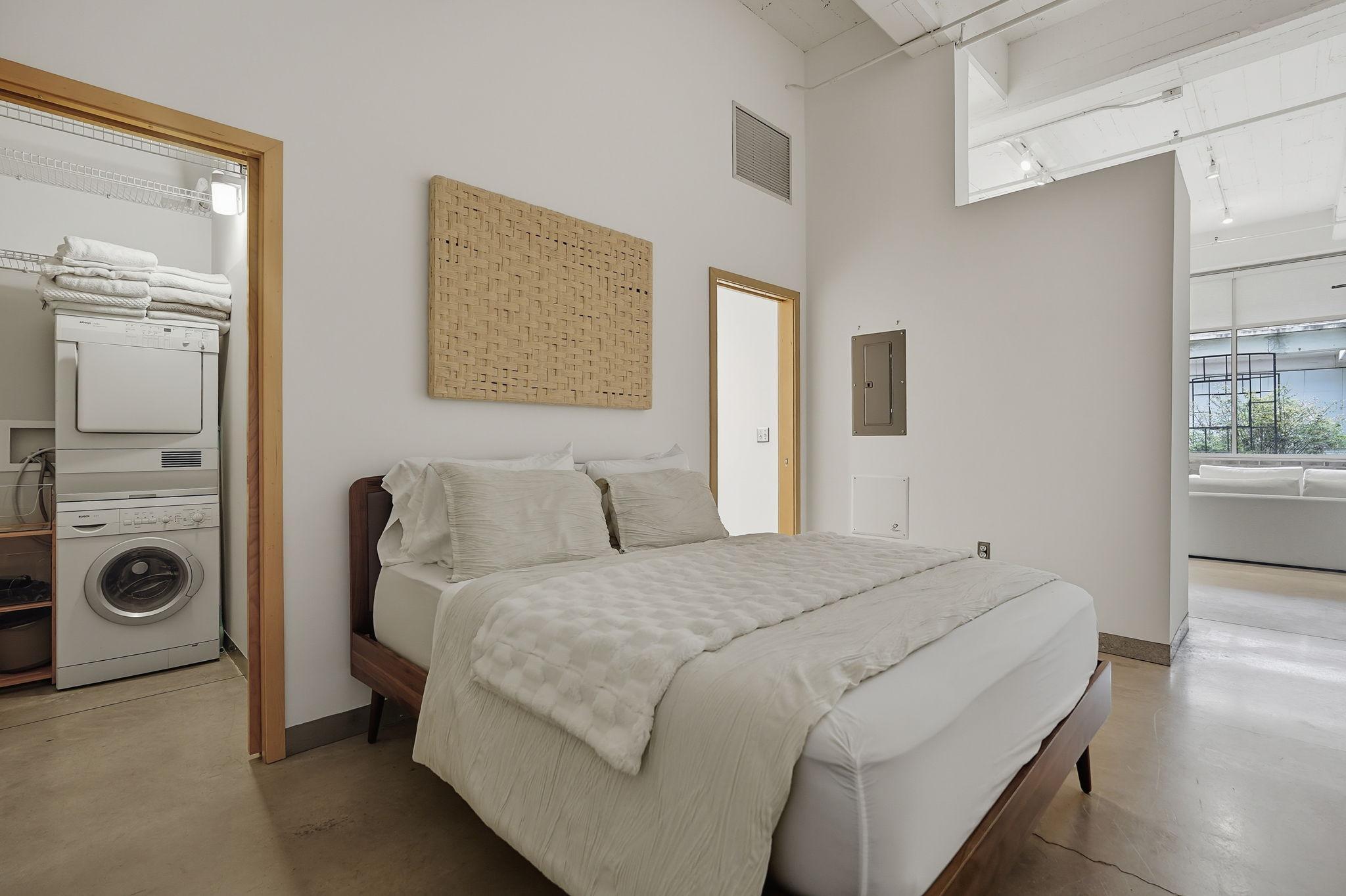 700 Washington Avenue N Unit: 319