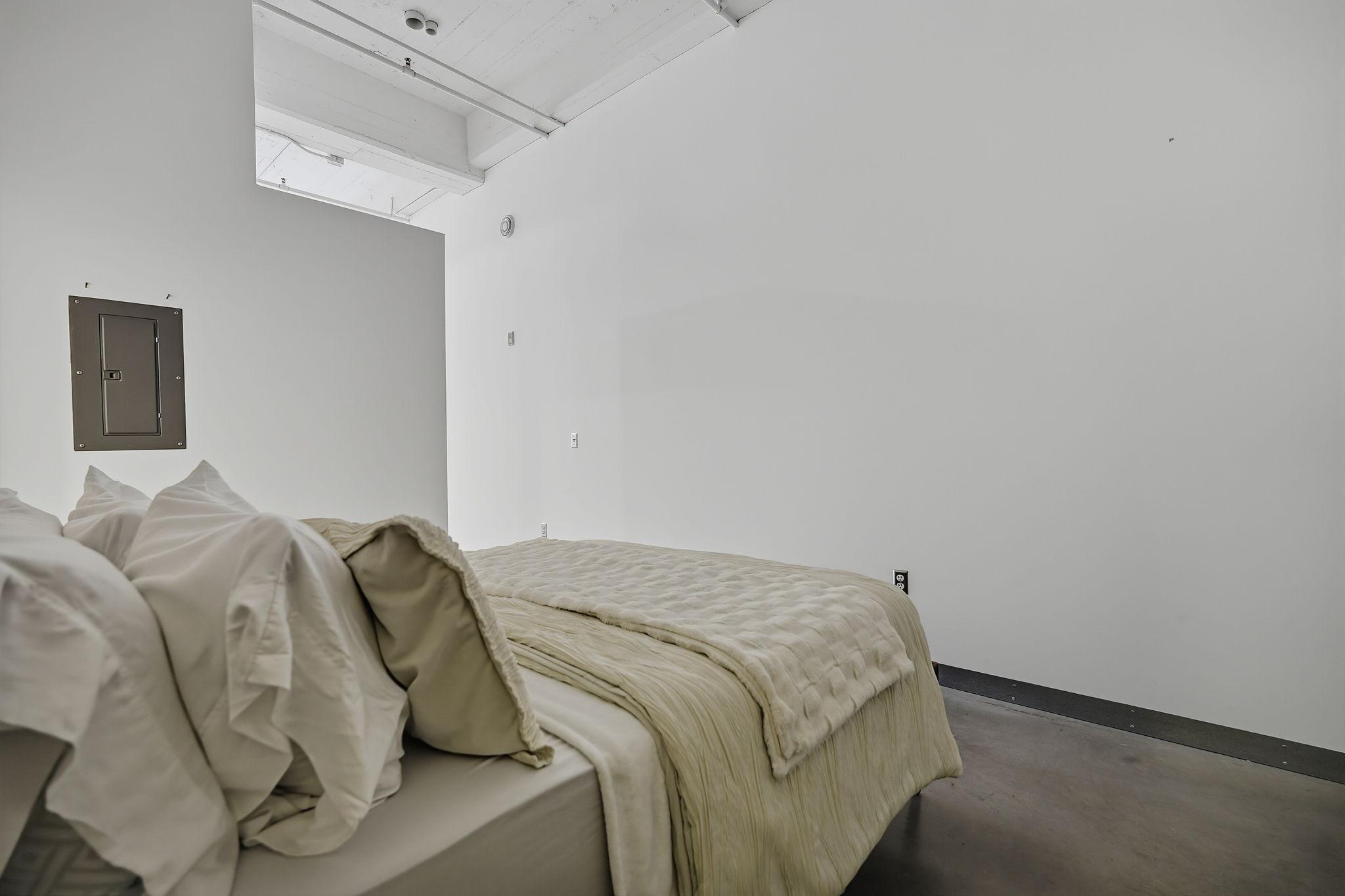 700 Washington Avenue N Unit: 319